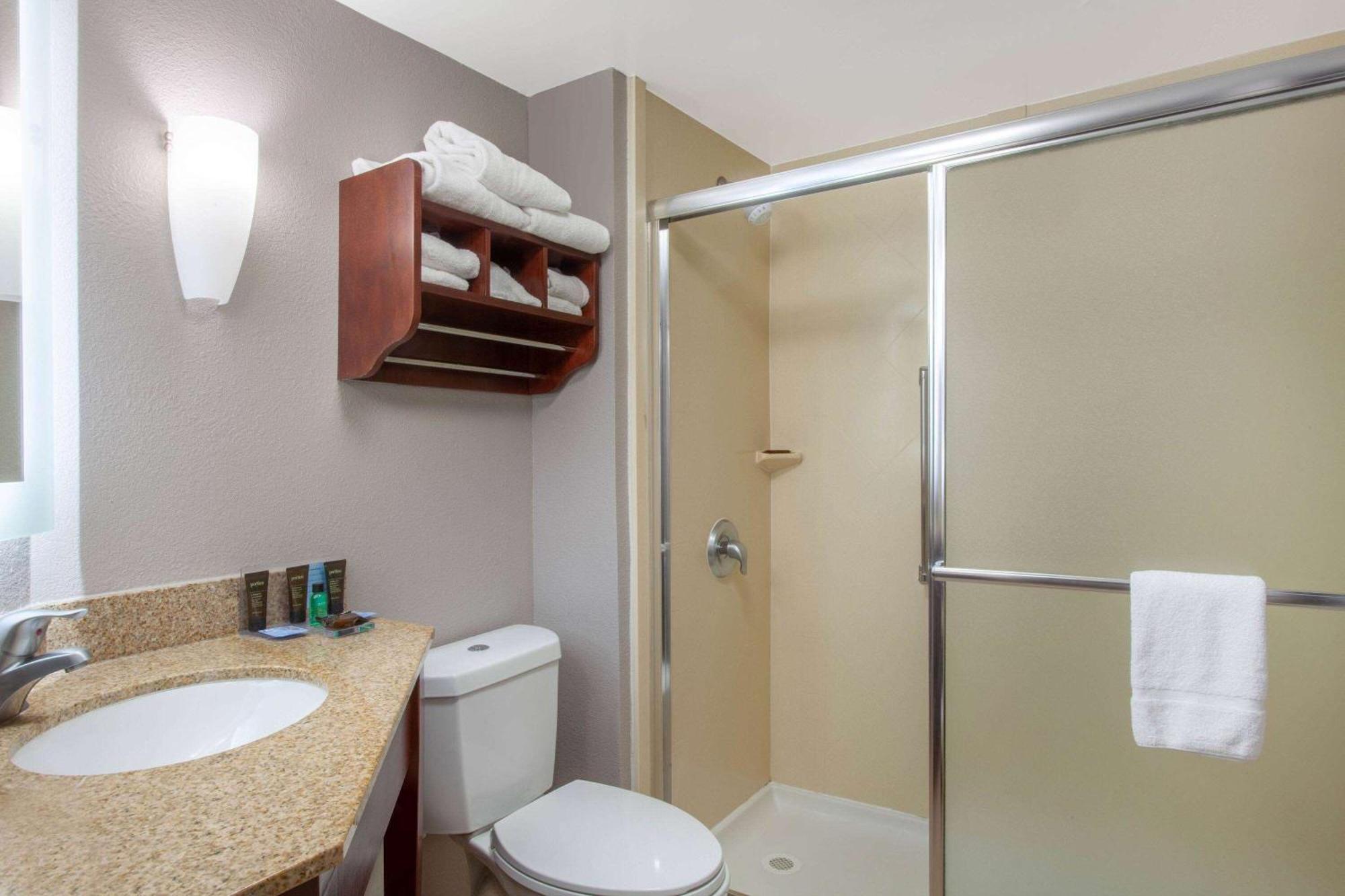 Hotel Wingate By Wyndham Charleston Coliseum North Charleston Esterno foto