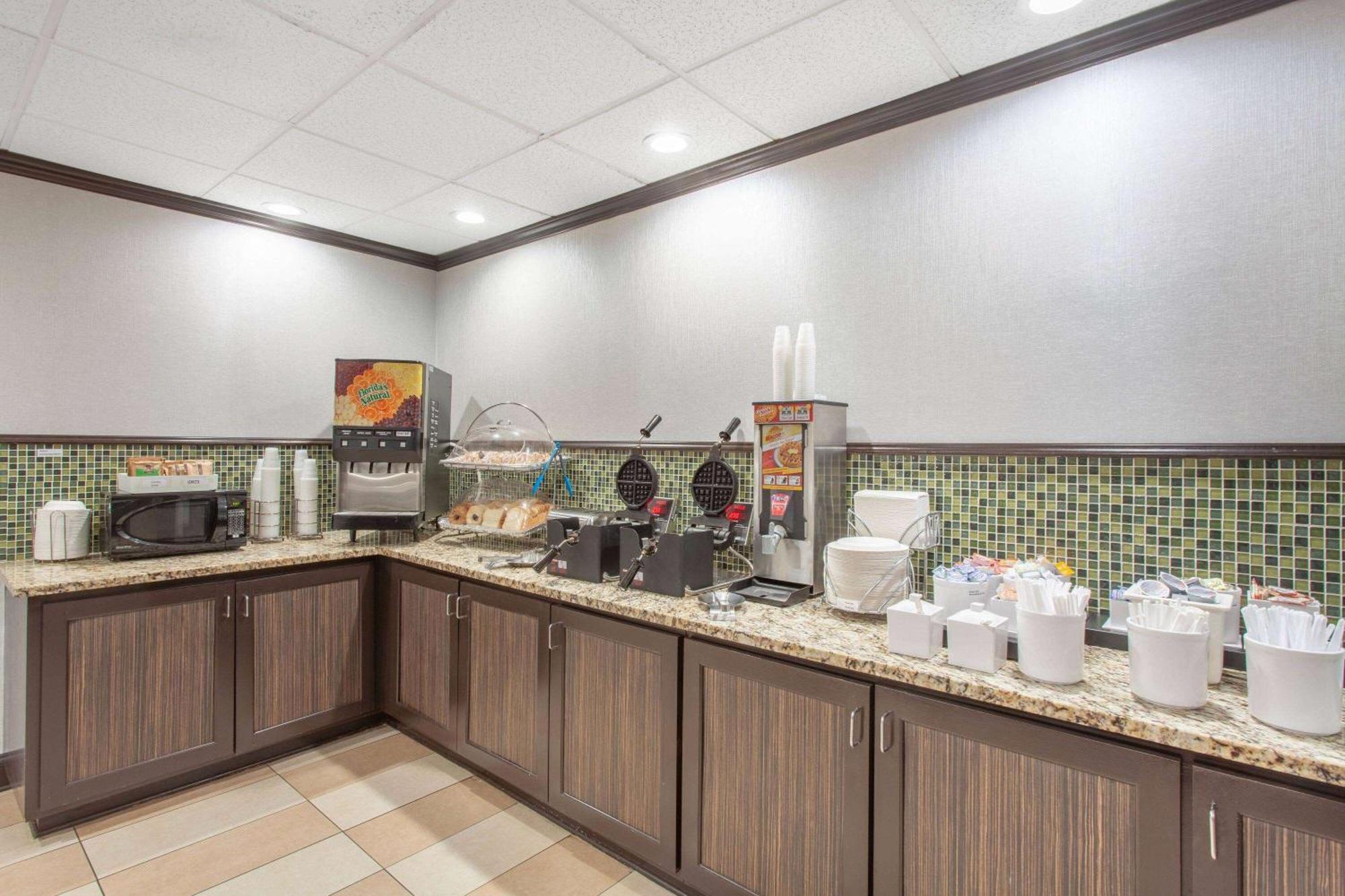 Hotel Wingate By Wyndham Charleston Coliseum North Charleston Esterno foto